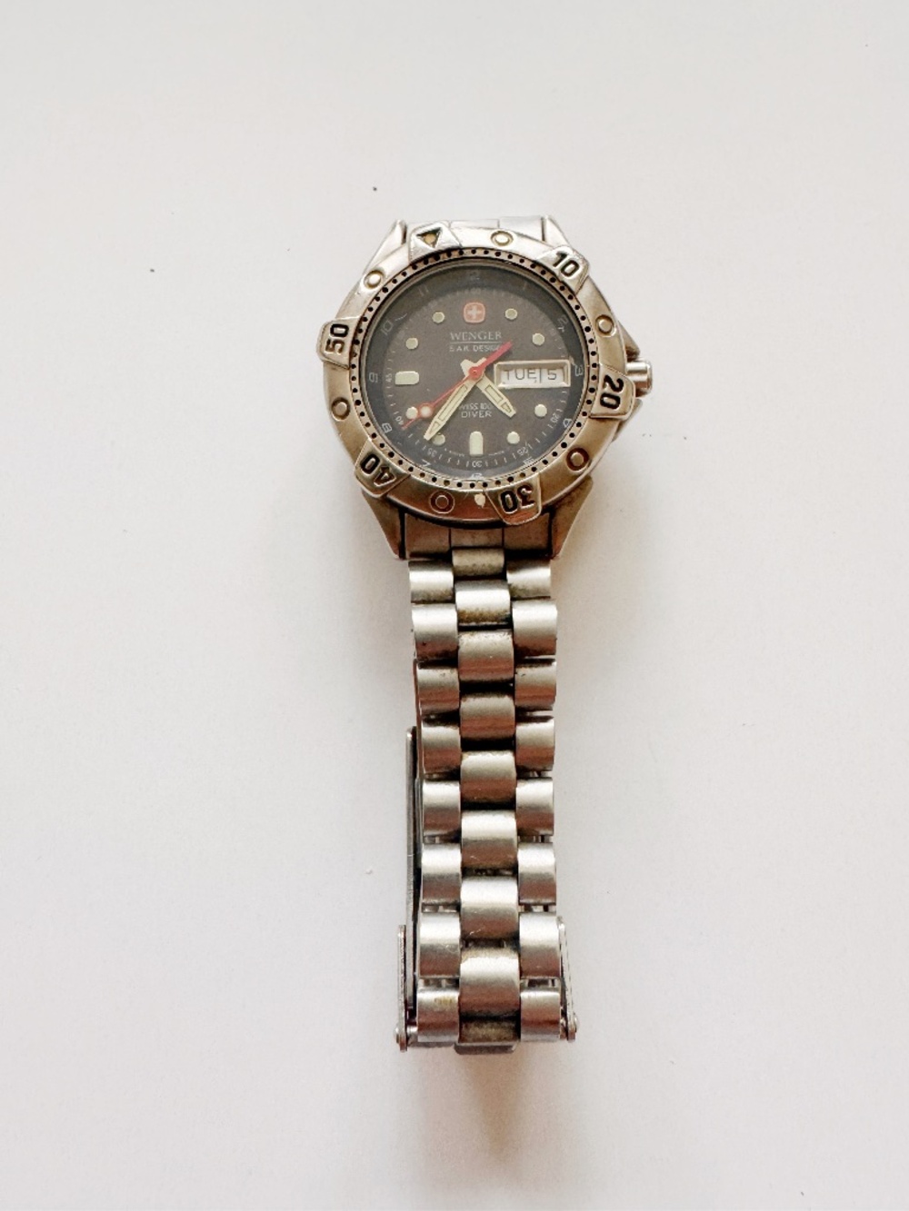 Wenger SAK Design Swiss 100M Diver Watch Ladies 29mm Day Date 5.75"
